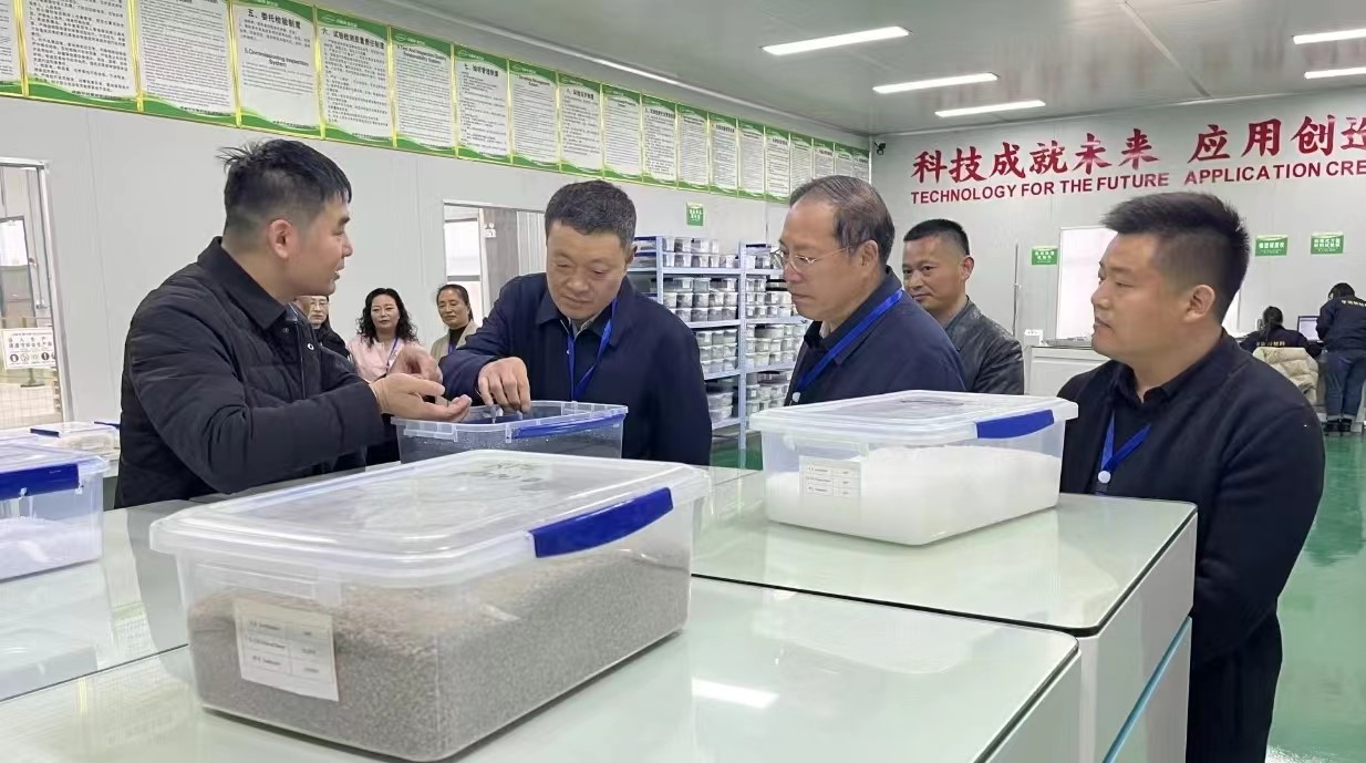 Yan Ling County CPPCC Chairman Yan Hongwei led some CPPCC members to Research enterprise science and technology innovation work